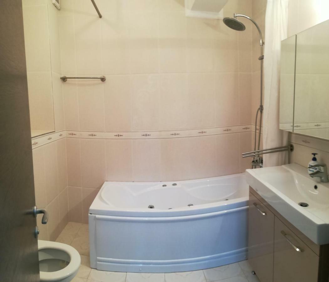 C&Y Zev Apartments Мамая Екстериор снимка